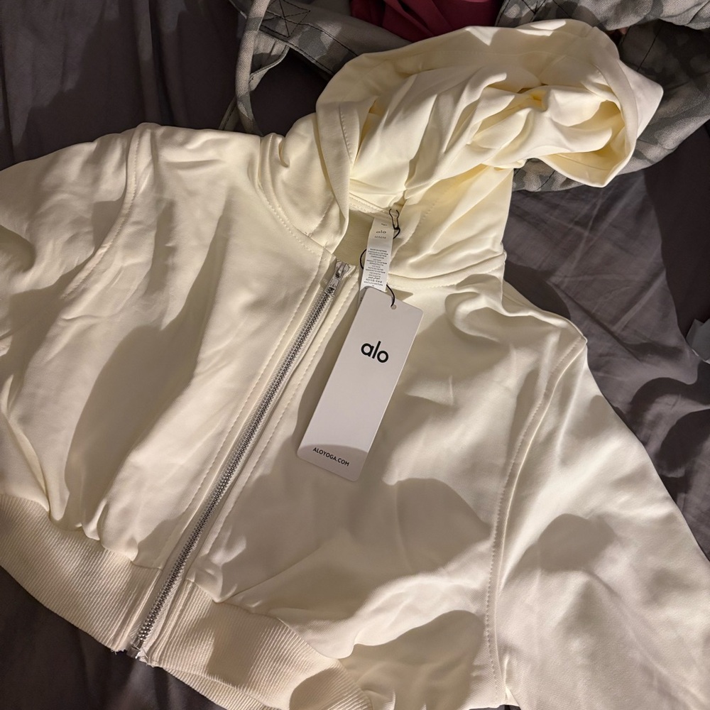 ALO Yoga Women's Cream Hooded Jacket size medium